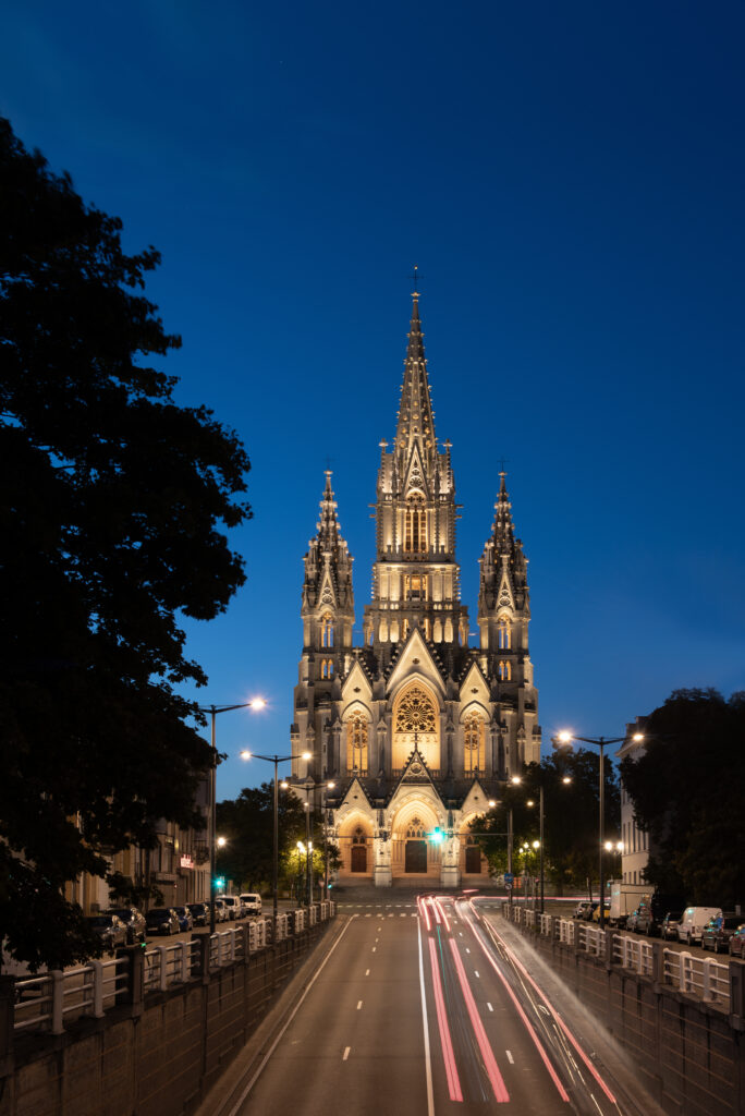 PROJECT: The Church of Our Lady of LaekenLOCATION: Brussels, Belgium DESIGN FIRM: LIGHT-TO-LIGHT LIGHTING DESIGNERS: Fiorenzo Namèche, IALD; Guerric Hocepied PHOTOGRAPHY: (c) Marc Detiffe