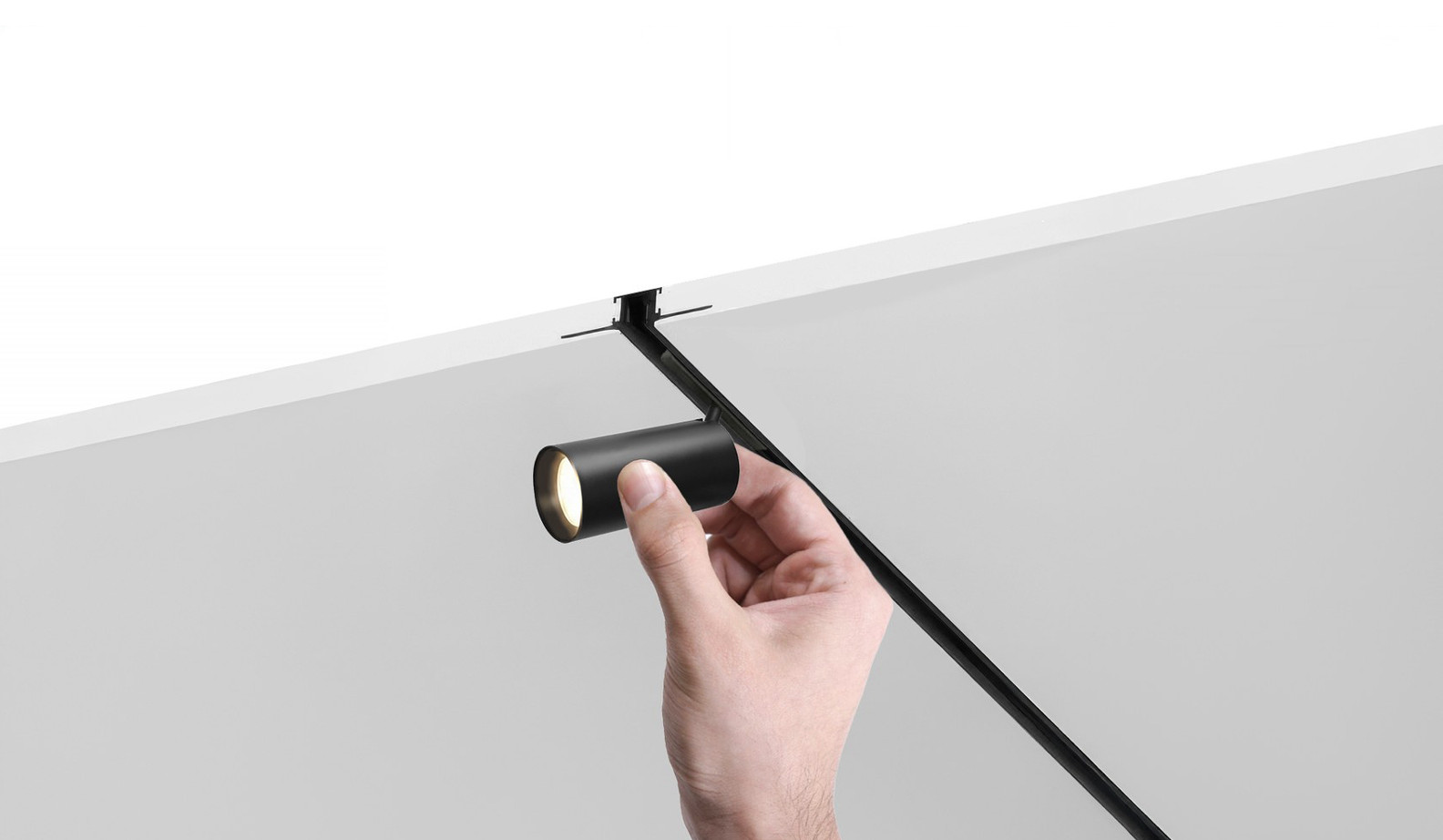 PureEdge Lighting Announces Settlement of Patent Infringement Lawsuit Against LightBlue USA / Rayhil
